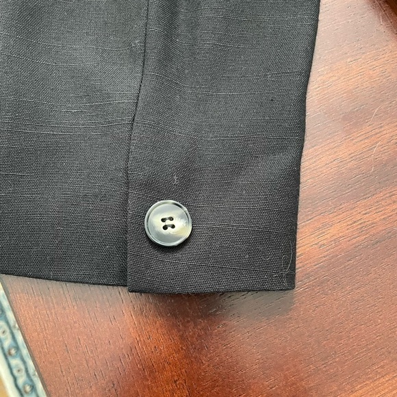 Jones New York women’s black Jacket size 14 . 100% Rayon. One button . - Picture 5 of 5
